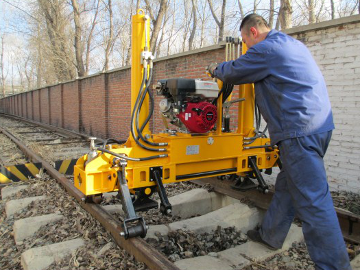 YQBJ-300x125型高行程液(yè)壓起撥道機