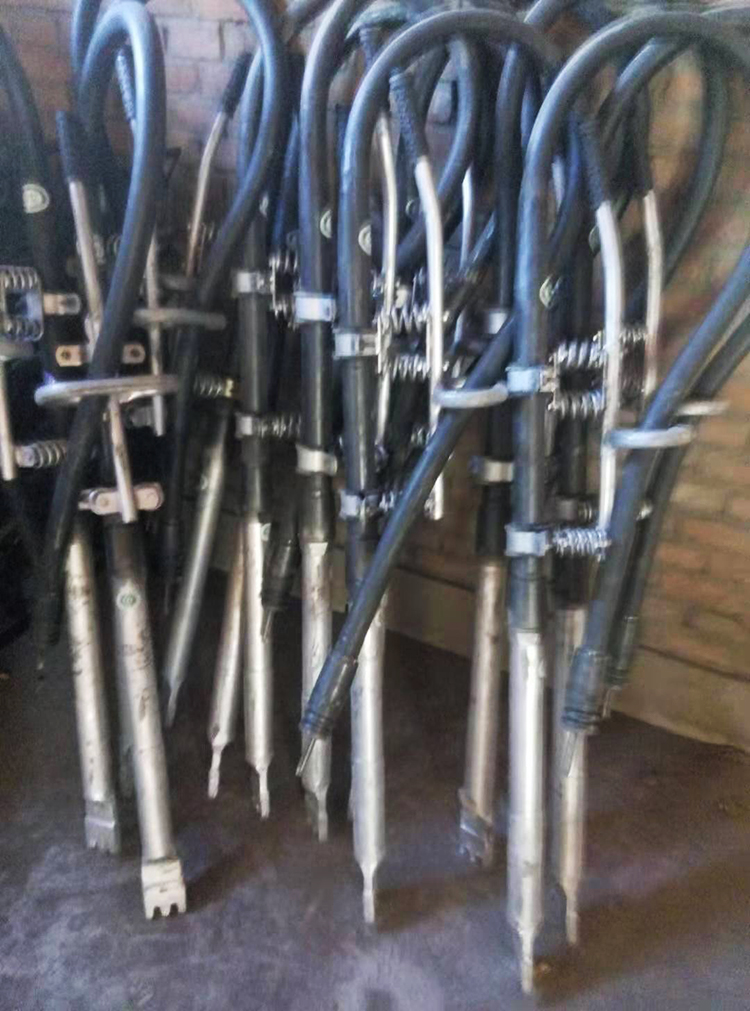 ND-4X4型一拖四(si)内燃軟軸高頻搗(dao)固機