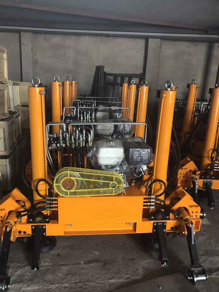 YQBJ-250型門(men)式液壓起(qǐ)撥道機