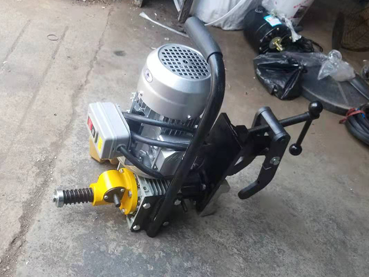 DZG-31型電(dian)動空心(xīn)鋼軌鑽(zuan)孔機