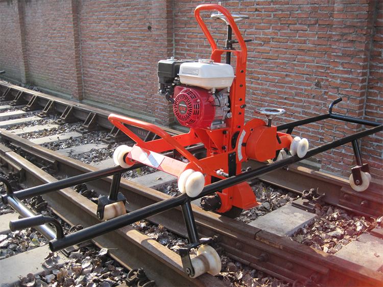 NCM-4.0型内燃(ran)道岔打磨機(ji) 